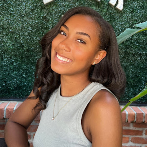 Meet your Posher, Mikaela - Picture 1 of 1